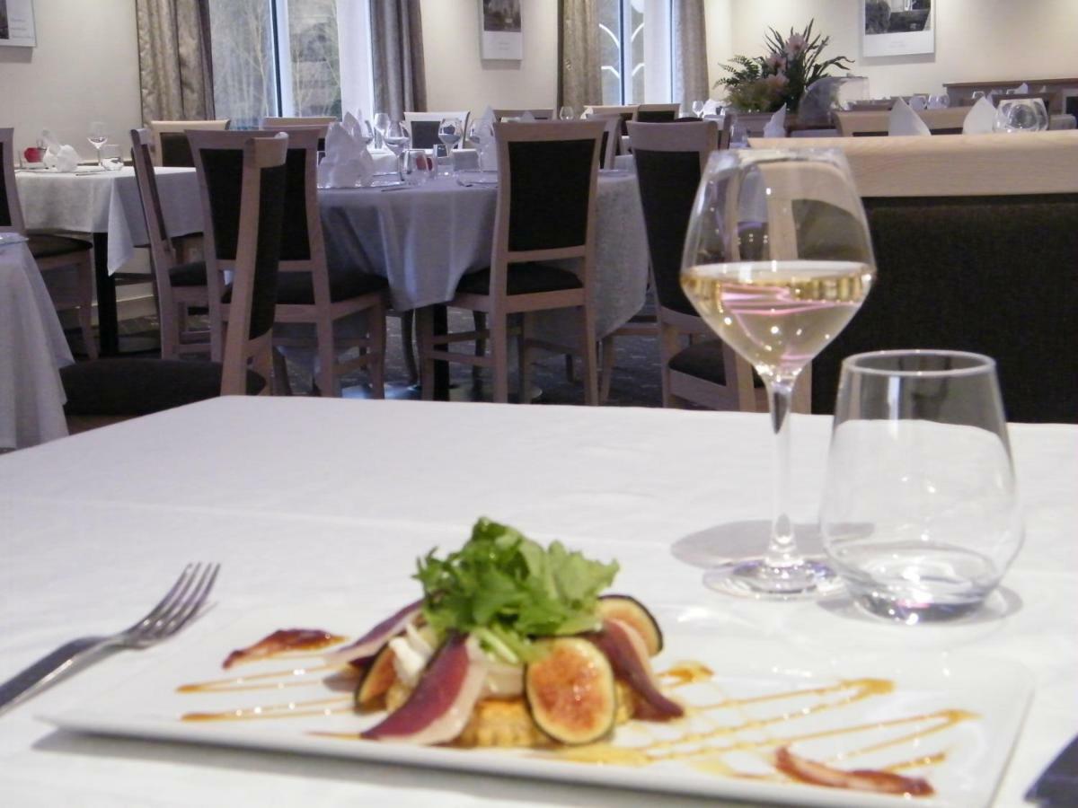 Logis Hotel Restaurant De L'Abbaye Ferrieres-en-Gatinais エクステリア 写真